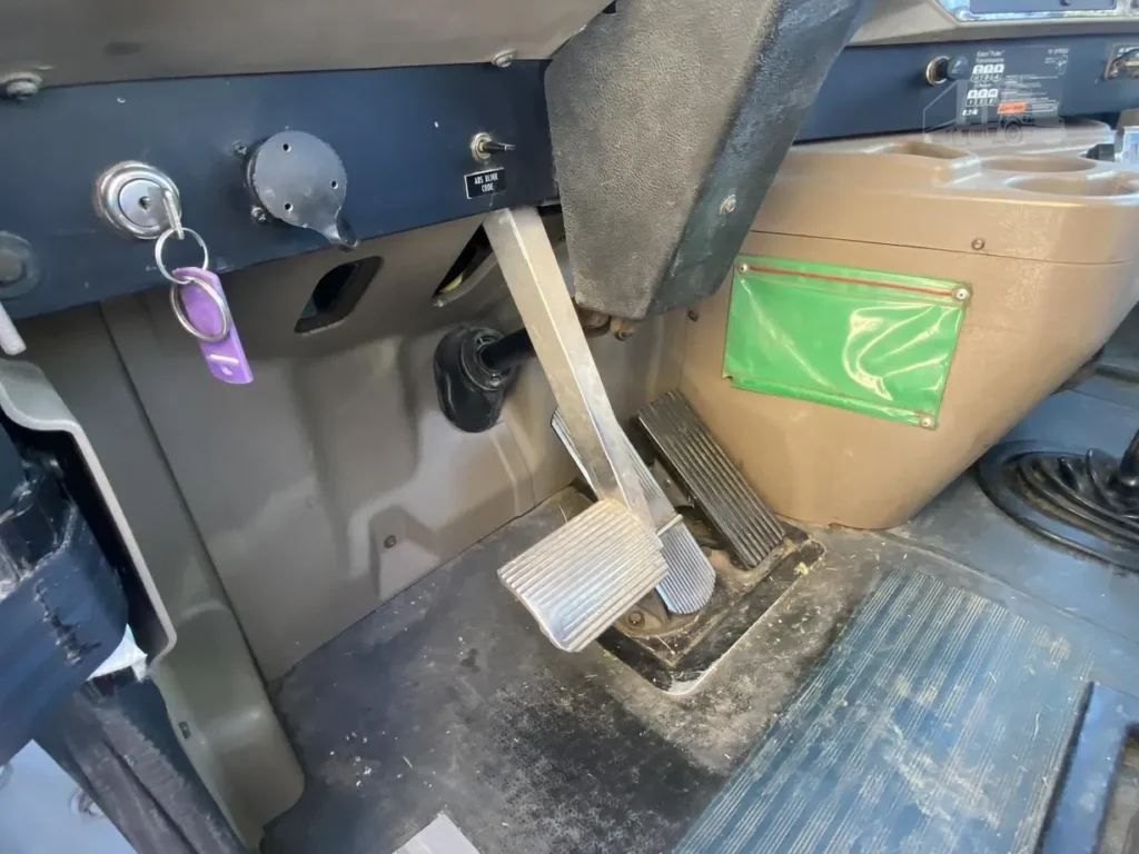 2005 INTERNATIONAL 9900