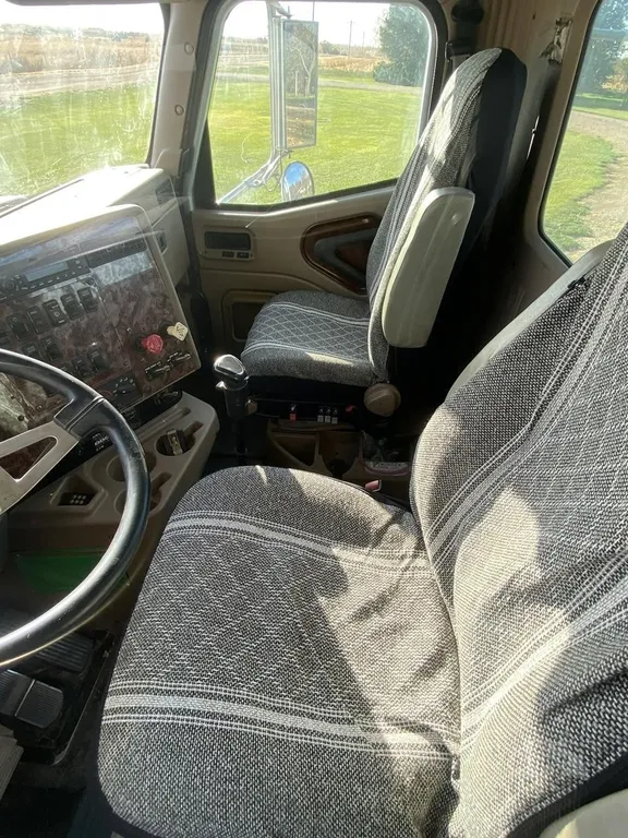 2005 INTERNATIONAL 9900