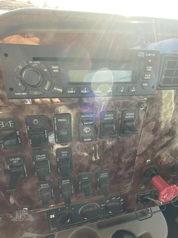 2005 INTERNATIONAL 9900