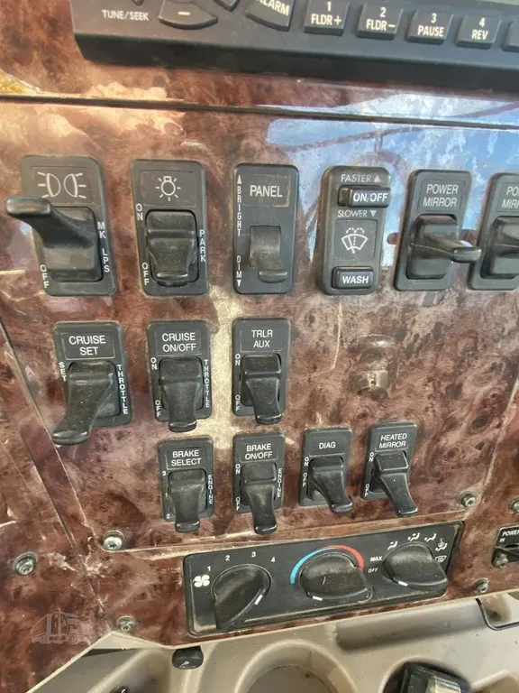 2005 INTERNATIONAL 9900