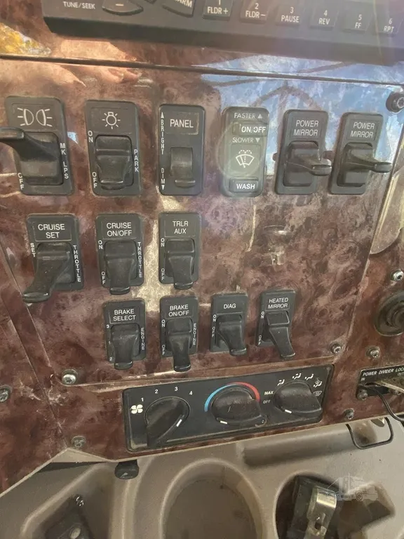 2005 INTERNATIONAL 9900