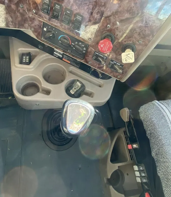 2005 INTERNATIONAL 9900