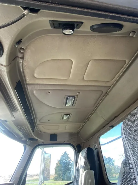 2005 INTERNATIONAL 9900