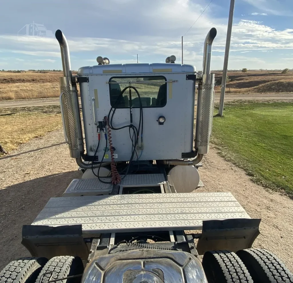 2005 INTERNATIONAL 9900