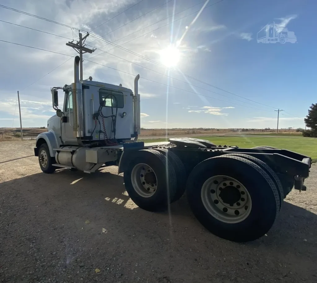 2005 INTERNATIONAL 9900