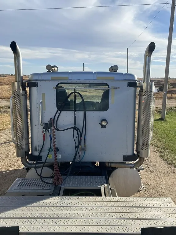 2005 INTERNATIONAL 9900