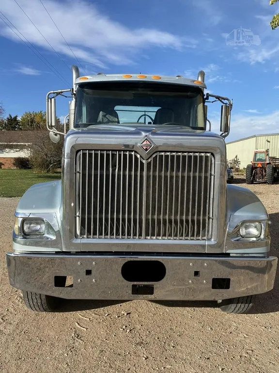 2005 INTERNATIONAL 9900