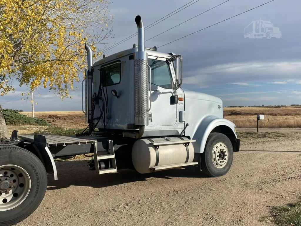 2005 INTERNATIONAL 9900