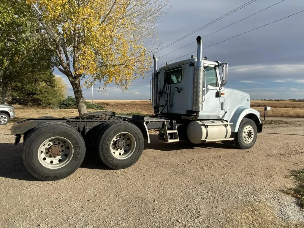 2005 INTERNATIONAL 9900