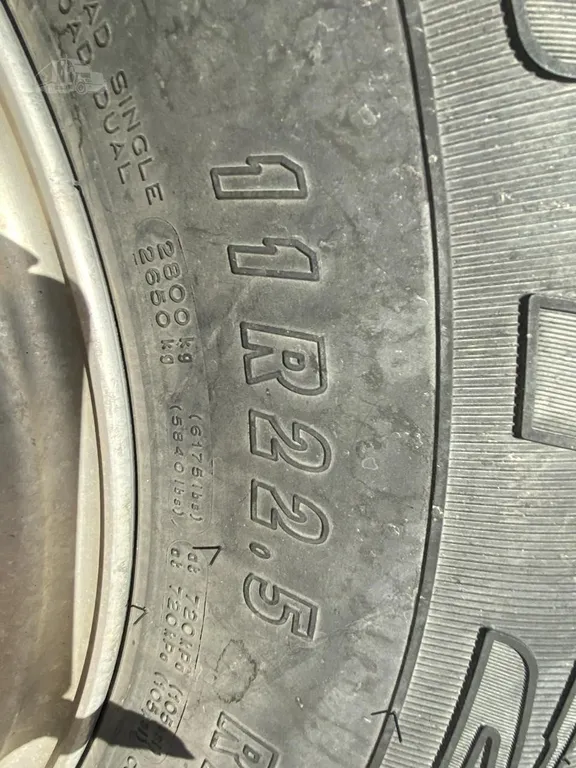 2005 INTERNATIONAL 9900