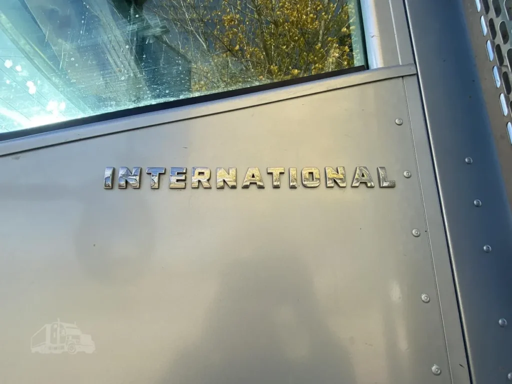 2005 INTERNATIONAL 9900