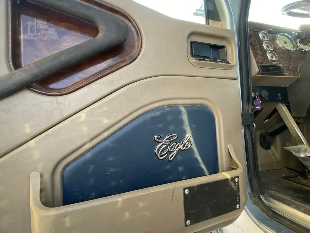 2005 INTERNATIONAL 9900